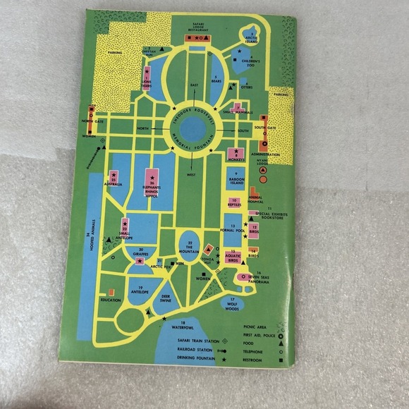 Brookfield Zoo Guide Book 1973‎ Polar Bear Cover - Picture 2 of 7